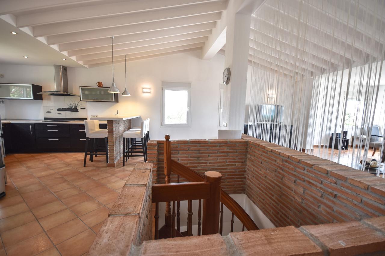 In The Second Line, Modern Beachfront Holiday Home In Costabella, 마르베야 외부 사진