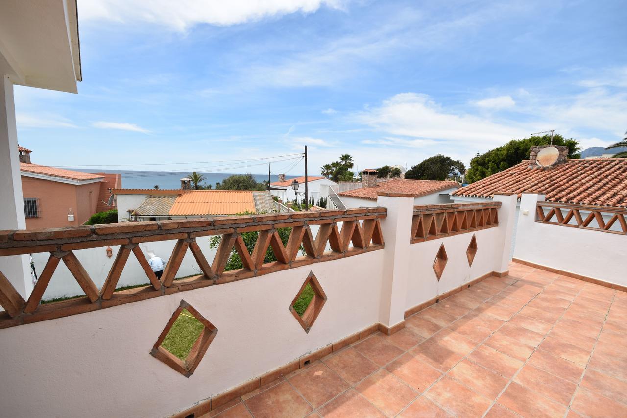 In The Second Line, Modern Beachfront Holiday Home In Costabella, 마르베야 외부 사진