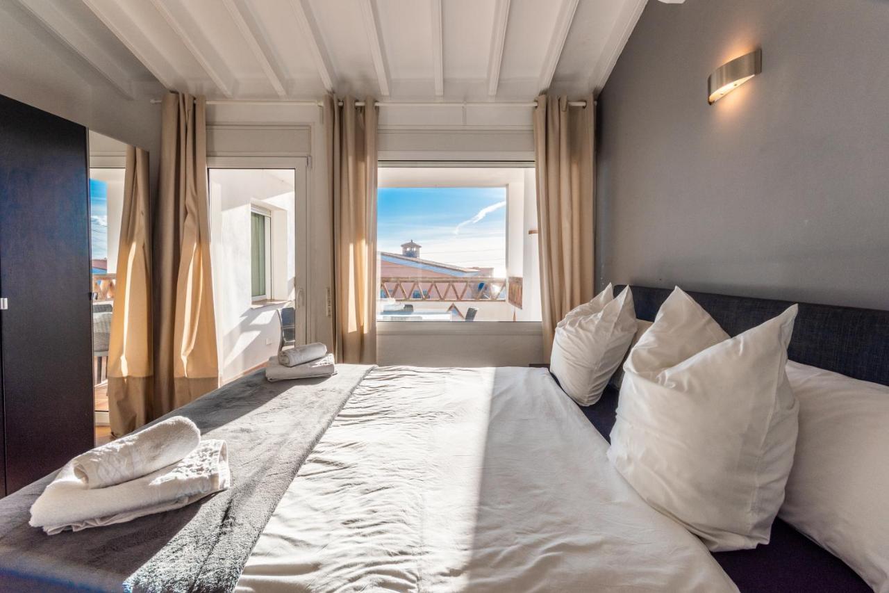 In The Second Line, Modern Beachfront Holiday Home In Costabella, 마르베야 외부 사진